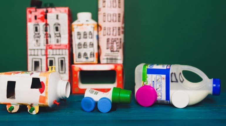 6 brinquedos recicláveis fáceis de fazer em casa